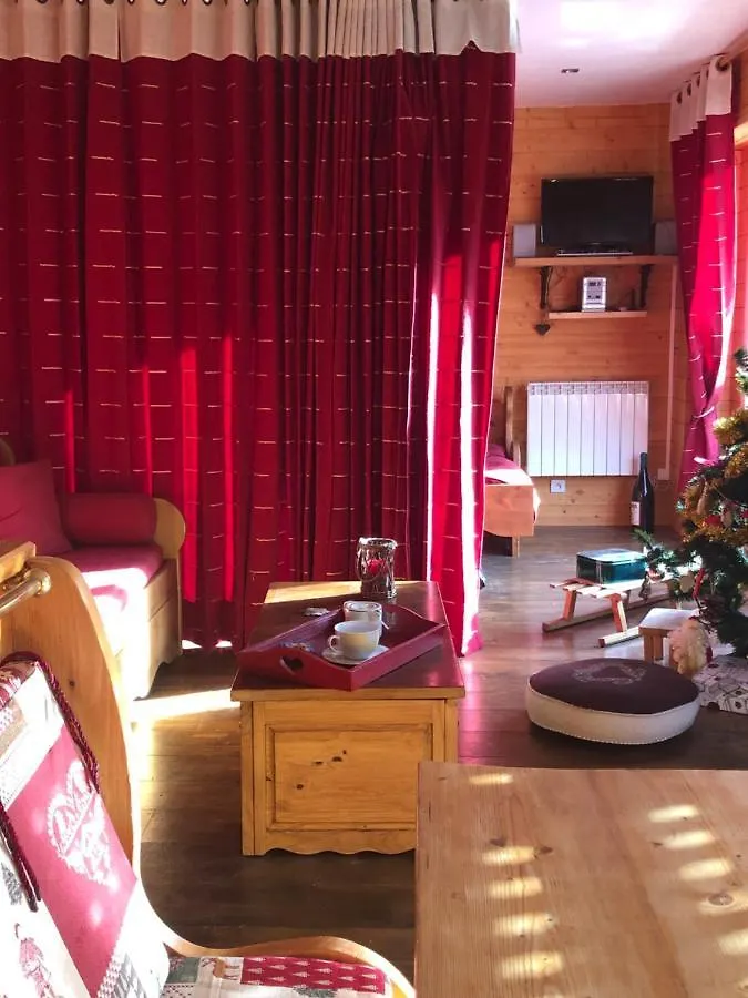 Апартаменты Praloup Bel Appartement Style Chalet Uvernet-Fours