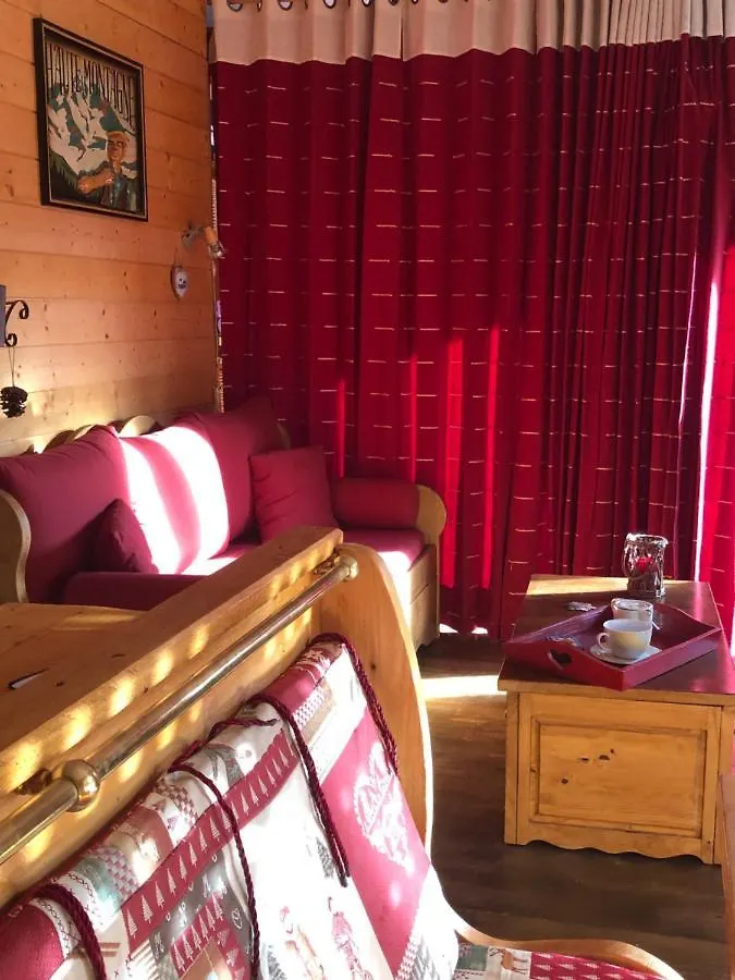 Апартаменты Praloup Bel Appartement Style Chalet Uvernet-Fours