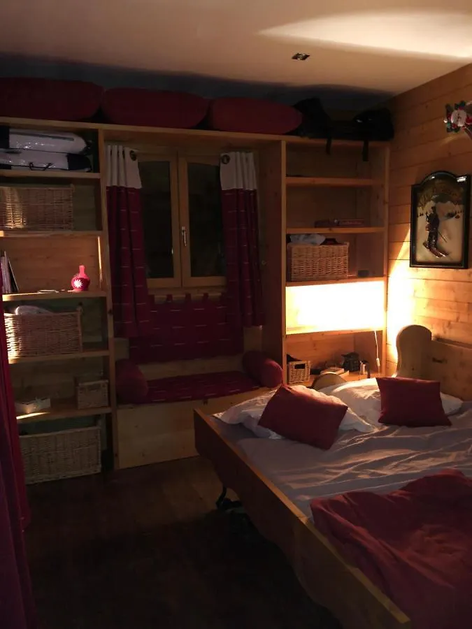Praloup Bel Appartement Style Chalet Uvernet-Fours Апартаменты