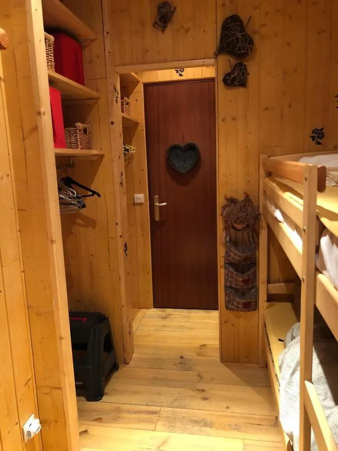 Praloup Bel Appartement Style Chalet Uvernet-Fours Апартаменты