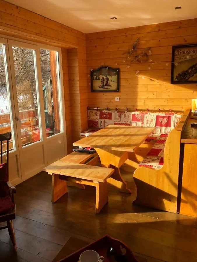 Praloup Bel Appartement Style Chalet Uvernet-Fours Апартаменты